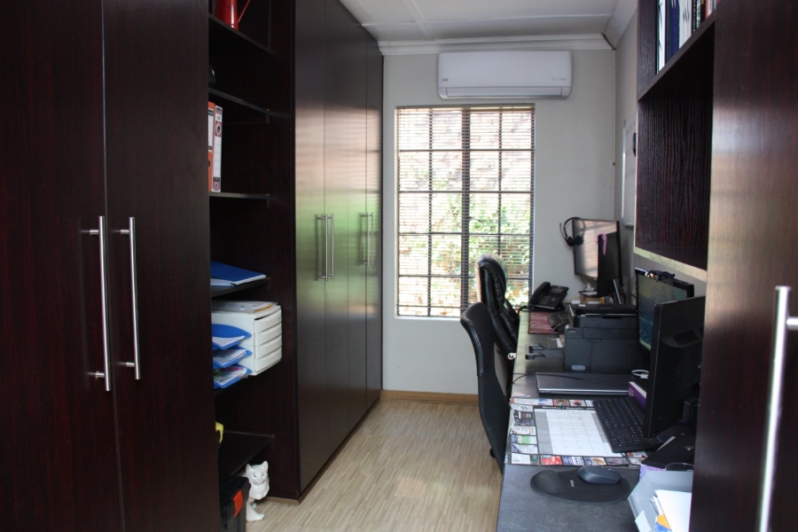 5 Bedroom Property for Sale in Langenhovenpark Free State